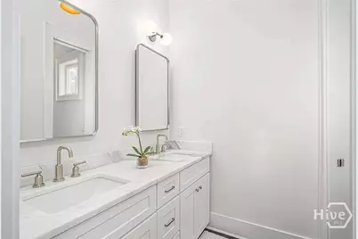 216 W 43rd Street, Savannah, GA 31401 - Photo 15