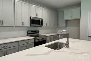 734 Highland Cir, Richmond Hill, GA 31324 - Photo 3