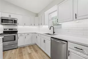 318 Briarcliff Cir, Savannah, GA 31419 - Photo 11