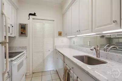 519 Tattnall Street, Savannah, GA 31401 - Photo 7