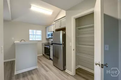 7346 Leghorn Street, Savannah, GA 31406 - Photo 9
