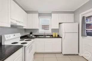 2218 Hanson St, Savannah, GA 31404 - Photo 11