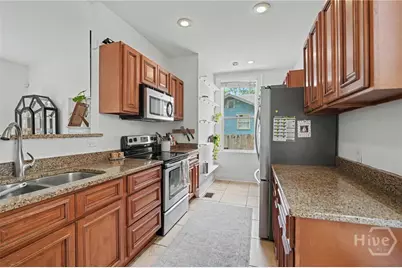 613 E 37th Street, Savannah, GA 31401 - Photo 17