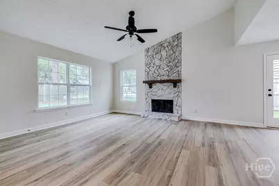 1 E White Hawthorne Drive, Savannah, GA 31419 - Photo 9