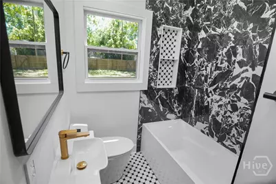 407 E 58th Street, Savannah, GA 31405 - Photo 15