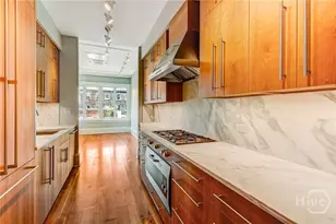 31 E Jones St, Savannah, GA 31401 - Photo 11