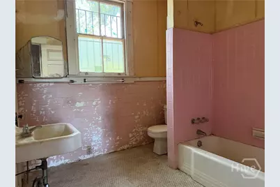 641 E 39th Street, Savannah, GA 31401 - Photo 15
