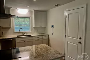 21 E 61st St, Savannah, GA 31405 - Photo 7