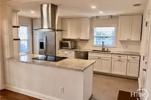 21 E 61st St, Savannah, GA 31405 - Photo 3