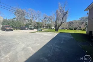 1220 E Victory Dr, Savannah, GA 31404 - Photo 13