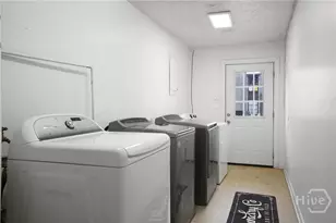 1220 E Victory Dr, Savannah, GA 31404 - Photo 9