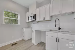 1112 E Waldburg St, Savannah, GA 31404 - Photo 9