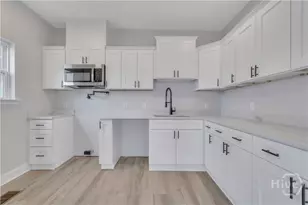 1112 E Waldburg St, Savannah, GA 31404 - Photo 13