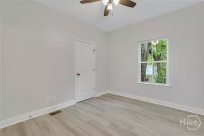 1112 E Waldburg Street, Savannah, GA 31404 - Photo 21