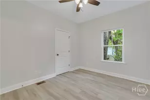 1112 E Waldburg St, Savannah, GA 31404 - Photo 21