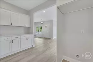 1112 E Waldburg St, Savannah, GA 31404 - Photo 11