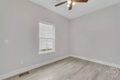 1112 E Waldburg Street, Savannah, GA 31404 - Photo 15
