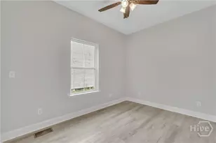 1112 E Waldburg St, Savannah, GA 31404 - Photo 15