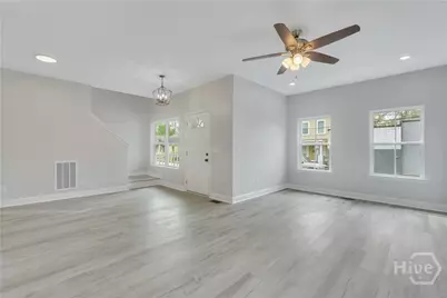 1112 E Waldburg Street, Savannah, GA 31404 - Photo 5