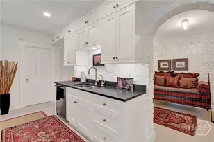 224 E Jones Ln, Savannah, GA 31401 - Photo 11