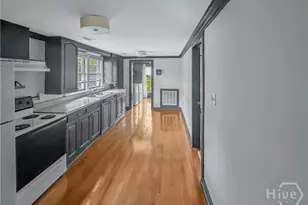 509 E Harris St, Savannah, GA 31401 - Photo 9