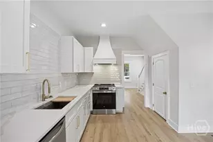 104 W 41st St, Savannah, GA 31401 - Photo 13