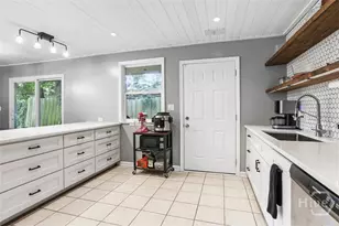 8 Hillyer Dr, Savannah, GA 31406 - Photo 11
