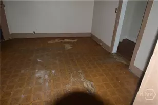 1010 W Victory Dr, Savannah, GA 31405 - Photo 11