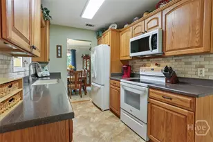 31 S Lake Dr, Savannah, GA 31410 - Photo 15