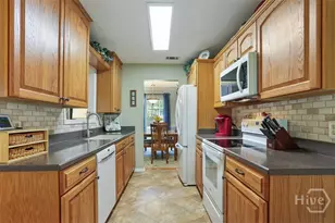 31 S Lake Dr, Savannah, GA 31410 - Photo 11