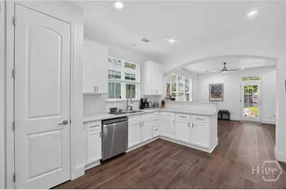 706 W 44th Street, Savannah, GA 31405 - Photo 11