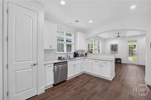 706 W 44th St, Savannah, GA 31405 - Photo 11