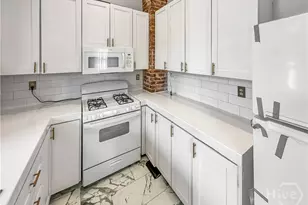 413 E 36th St, Savannah, GA 31401 - Photo 9