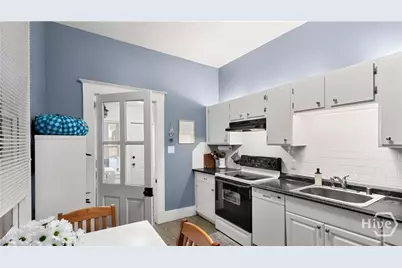534 E Waldburg Street, Savannah, GA 31401 - Photo 13
