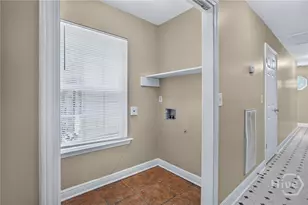 1127 E Bolton St, Savannah, GA 31404 - Photo 25