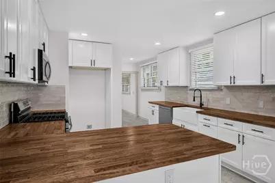 631 W 45th Street, Savannah, GA 31405 - Photo 13