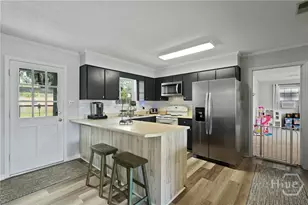 306 Burlington Rd, Savannah, GA 31410 - Photo 9