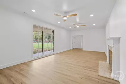 762 E Bay Street, Jesup, GA 31546 - Photo 7