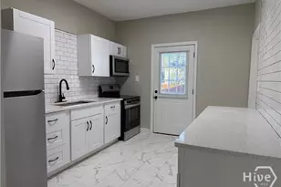 728 W 39th St, Savannah, GA 31415 - Photo 11