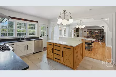 31 E 56th Street, Savannah, GA 31405 - Photo 17