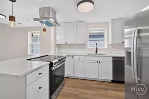 718 W 51st St, Savannah, GA 31405 - Photo 11