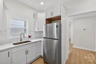 654 E 34th St, Savannah, GA 31401 - Photo 11