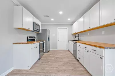 2222 E 58th Street, Savannah, GA 31404 - Photo 9