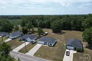 207 Bull St, Glennville, GA 30427 - Photo 27