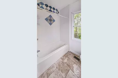 615 Price Street, Savannah, GA 31401 - Photo 17