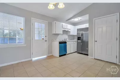 110 W Kenny Drive, Hinesville, GA 31313 - Photo 3