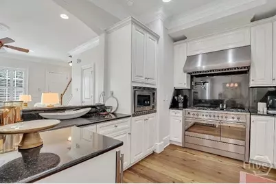 404 E McDonough Street, Savannah, GA 31401 - Photo 9