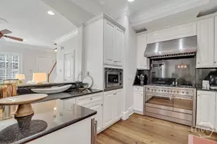 404 E Mc Donough St, Savannah, GA 31401 - Photo 9