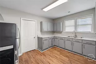 132 Jenks St, Savannah, GA 31415 - Photo 15