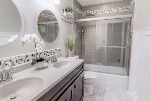 911 Boxwood Dr, Savannah, GA 31410 - Photo 13